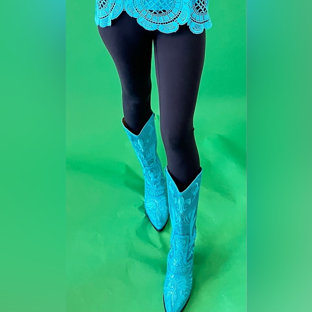 Helens Heart Turquoise Cowgirl Boots Size: 9
